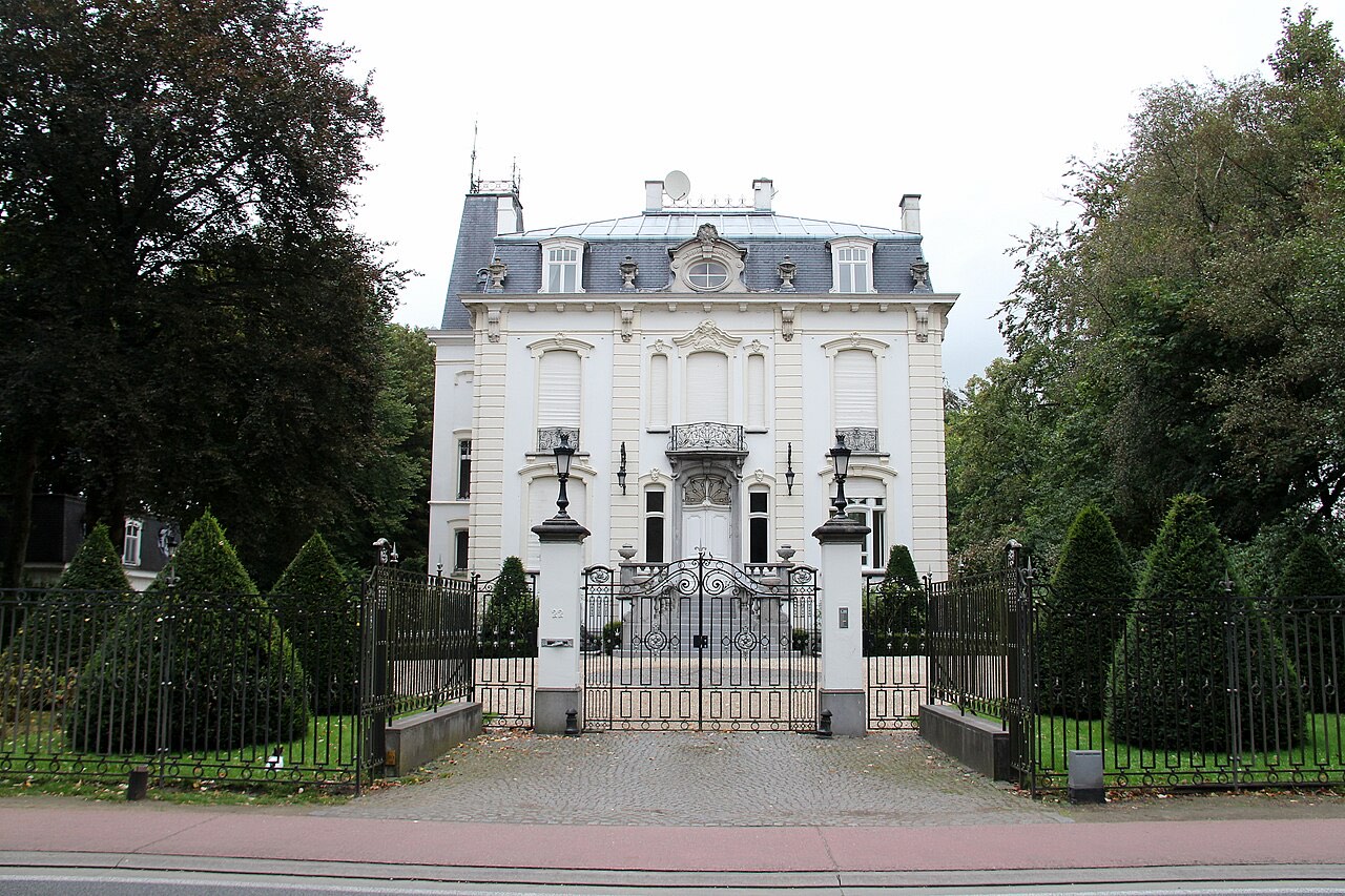 Brecht - Lessiusstraat 22 Herenhuis "Damhof"