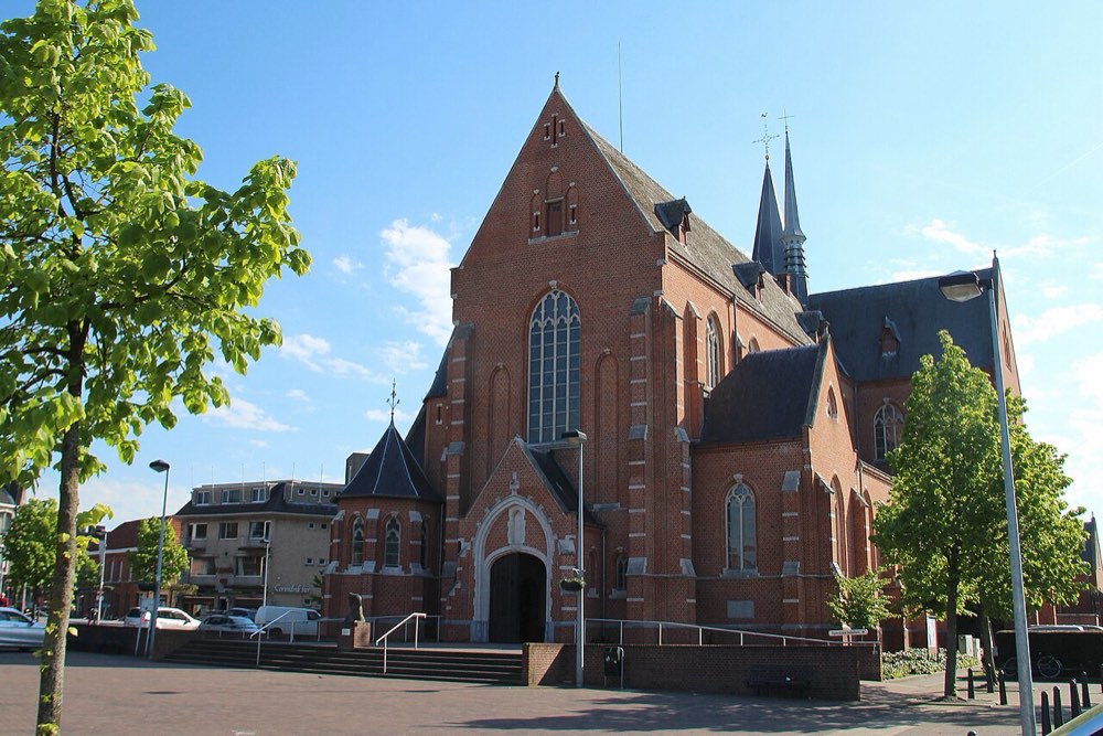 Parochiekerk St. Lambertus - Beerse - Kerkplein