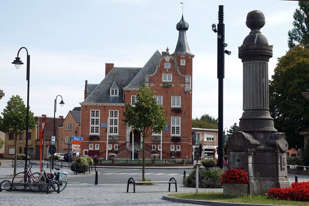 Voormalig gemeentehuis te Dessel