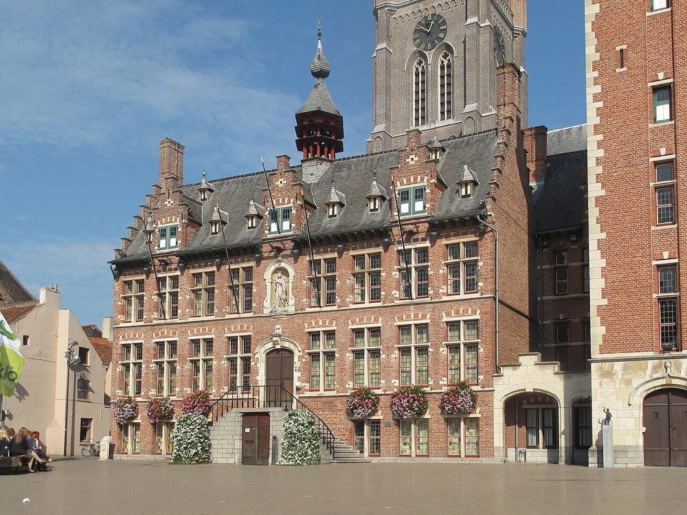 Eeklo, monumentaal stadhuis foto3 2011-10-03 12.51