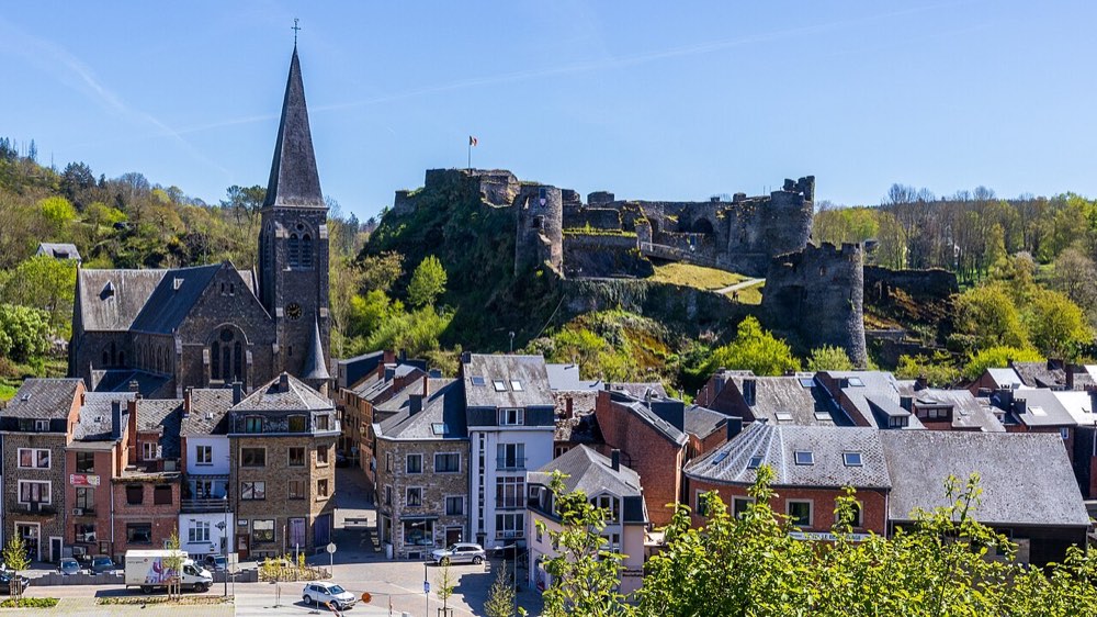 La Roche-en-Ardenne - Le château féodal et l'église Saint-Nicolas