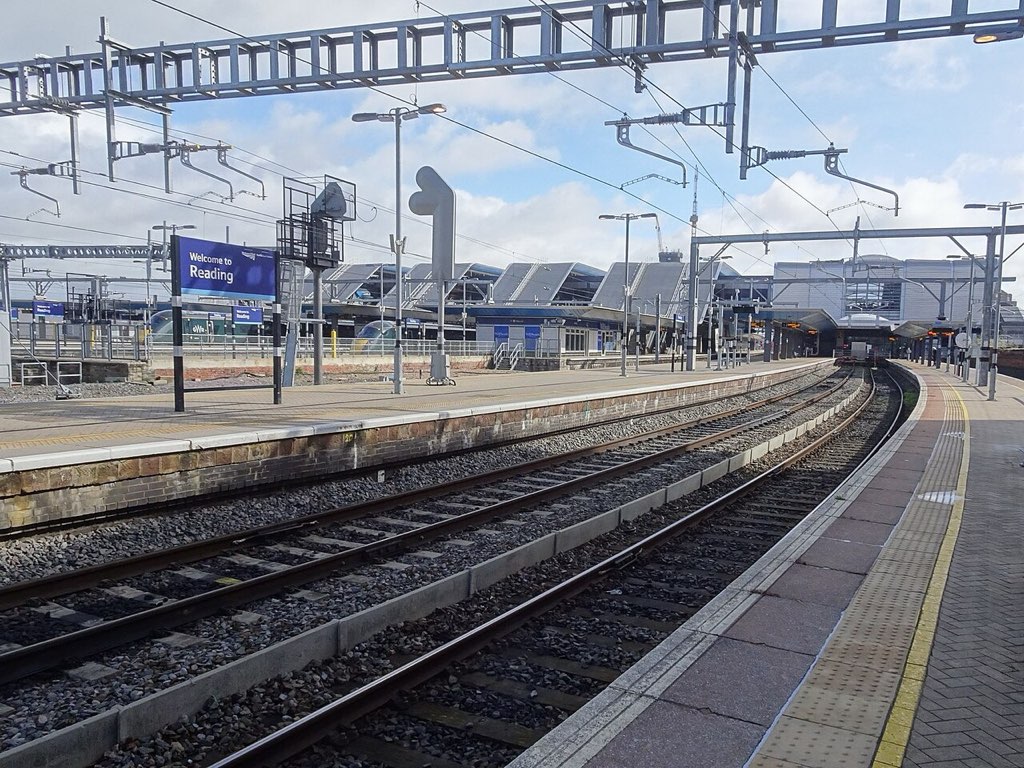 Reading railway station, Berkshire - geograph.org.uk - 6088260