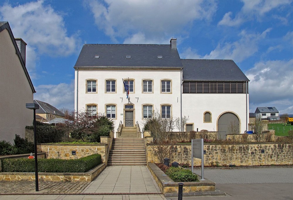 Mairie Tuntange, 2 rue de Hollenfels — Helperknapp