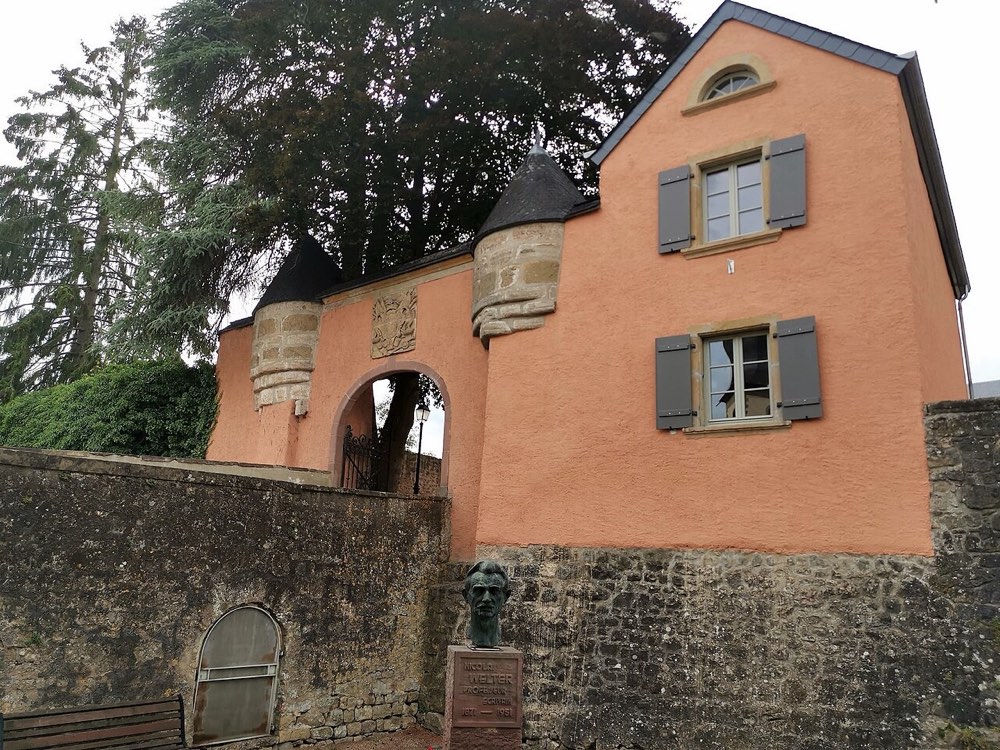 Mersch, castle (102)