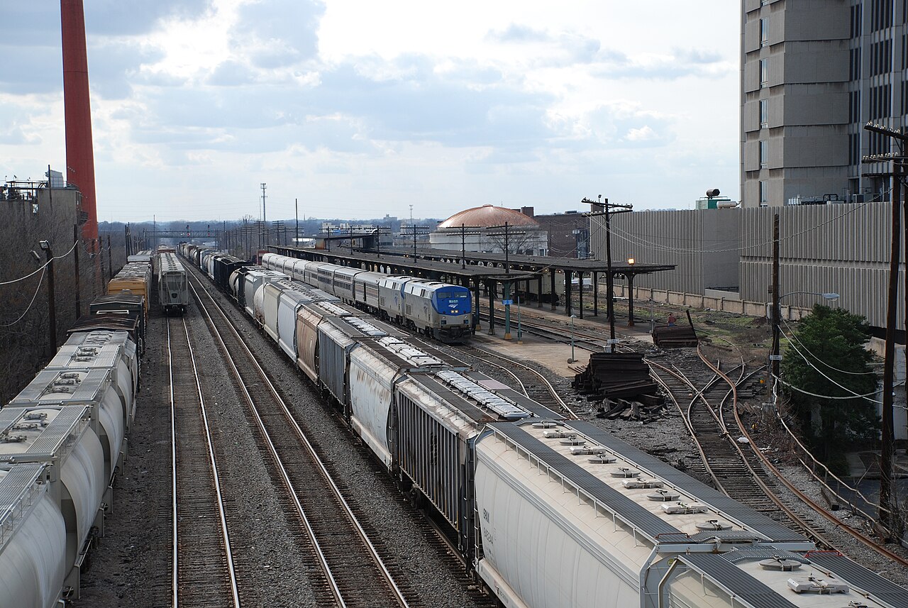 Northbound Crescent at Birmingham station, February 2009