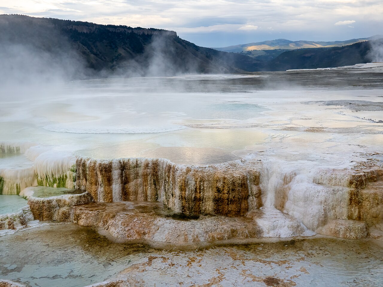 Mammoth Hot Springs (78970)