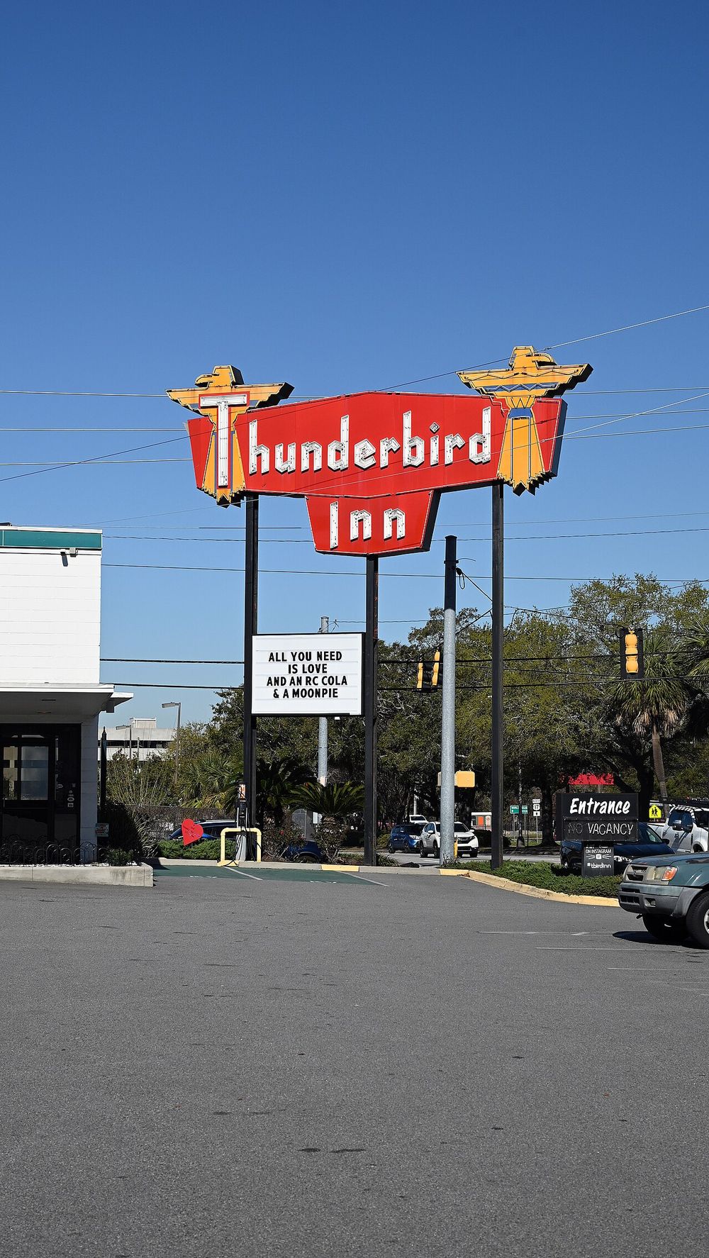 Savannah - Thunderbird Inn sign
